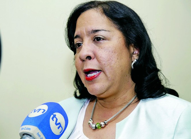 Noticia Radio Panamá | Padres de familia denuncian a Ministra del MEDUCA