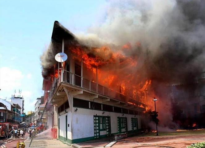 Noticia Radio Panamá | Afectados por incendio en San Felipe recibirán 200 dólares mensuales por seis meses