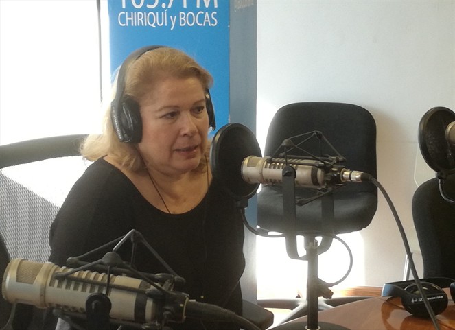 Noticia Radio Panamá | El pueblo se acostumbró a recibir regalos; Ana Elena Porras