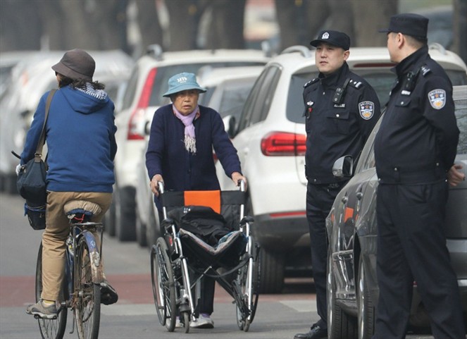 Noticia Radio Panamá | China multará a peatones infractores por mensaje de texto.