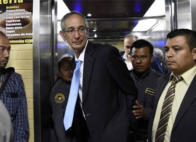 Noticia Radio Panamá | Juez deja en libertad bajo fianza al expresidente de Guatemala Álvaro Colom