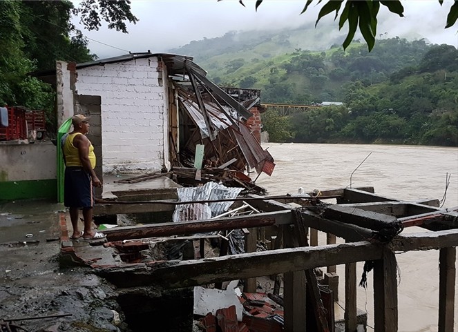 Noticia Radio Panamá | Familias de Puerto Valdivia fueron evacuadas por la creciente del río Cauca