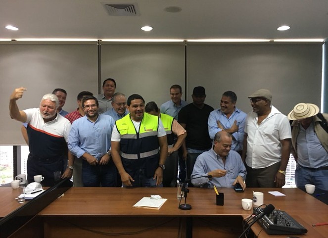 Noticia Radio Panamá | CAPAC y SUNTRACS logran acuerdo con mediación del MITRADEL