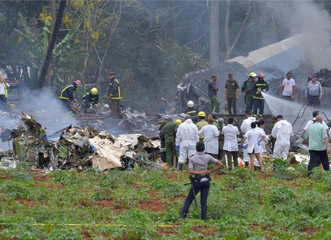 Noticia Radio Panamá | Familiares llegan a Cuba para identificar víctimas de accidente aéreo que dejó 118 muertos