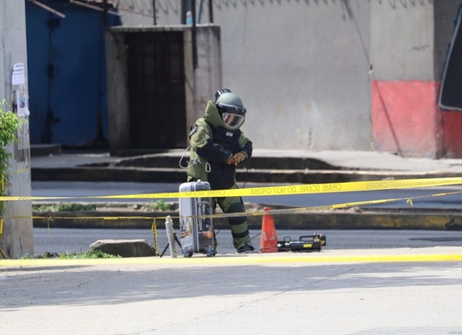Noticia Radio Panamá | Policía Nacional investiga maleta abandonada en Plaza 5 de Mayo