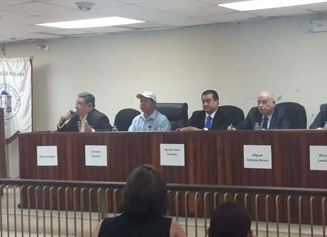 Noticia Radio Panamá | Realizan primer debate de pre-candidatos presidenciales independientes