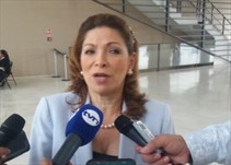 Noticia Radio Panamá | Ana M. Gómez entrega 5 mil nuevas firmas para la Presidencia