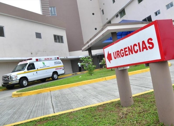 Noticia Radio Panamá | Personal del Hospital Irma de Lourdes Tzanetatos realiza protesta por restitución de algunos trabajadores