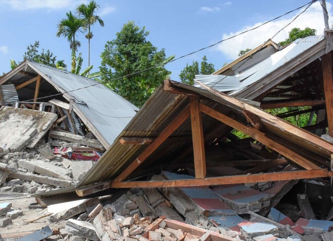 Noticia Radio Panamá | Una decena de muertos y un centenar de heridos deja terremoto en Indonesia