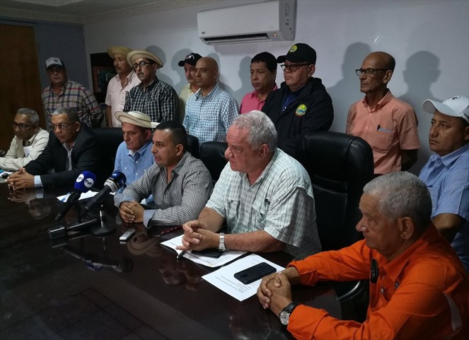 Noticia Radio Panamá | Productores se levantan de la mesa de diálogo