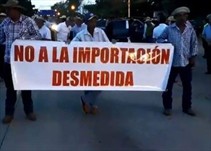 Noticia Radio Panamá | Productores cierran vías y exigen reunión con Varela