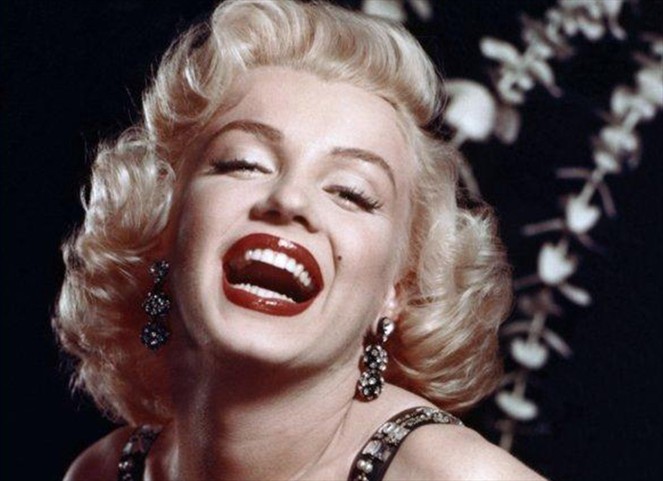 Noticia Radio Panamá | Vestidos de Marilyn Monroe y una fotografía autografiada serán subastados