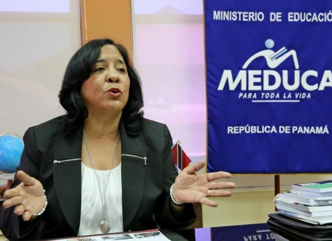 Noticia Radio Panamá | Marcela Paredes señala estar satisfecha con su trabajo como titular del MEDUCA