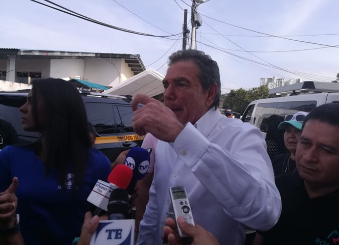Noticia Radio Panamá | Fausto Fernández impide «toque de comparsa» en favor de Roux