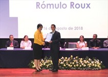Noticia Radio Panamá | Proclaman a Rómulo Roux como candidato presidencial de CD