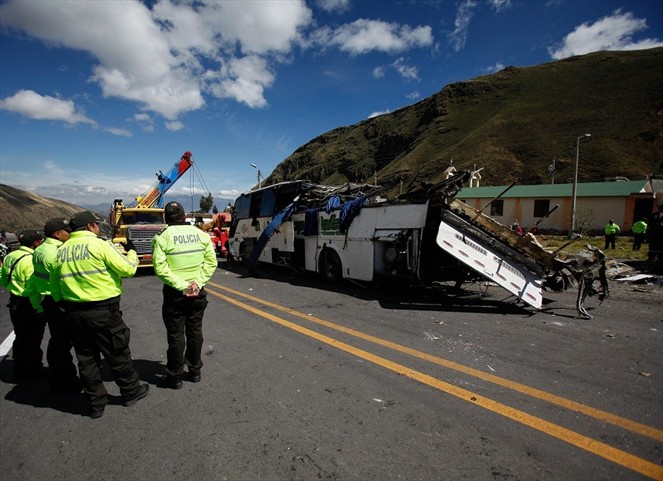 Noticia Radio Panamá | Definirán repatriación de victimas de accidente del bus de turismo colombiano en Ecuador