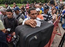 Noticia Radio Panamá | Autoridades migratorias de Perú cierran la frontera a migrantes venezolanos sin pasaporte
