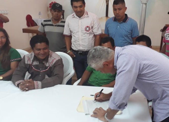 Noticia Radio Panamá | Comunidades indígenas firman acuerdo con el Gobierno