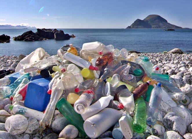 Noticia Radio Panamá | Desde el 2020 Francia prohibirá uso de objetos de plástico no reciclables