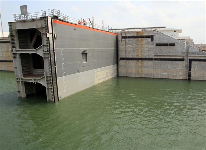 Noticia Radio Panamá | Canal de Panamá desmiente daños en esclusas de Agua Clara