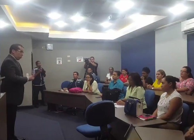 Noticia Radio Panamá | Docentes exigen al MEDUCA cancelación de salarios adeudados