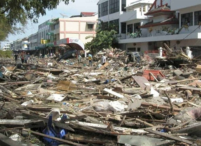 Noticia Radio Panamá | Cientos de personas muertas y varios heridos deja tsunami en Indonesia