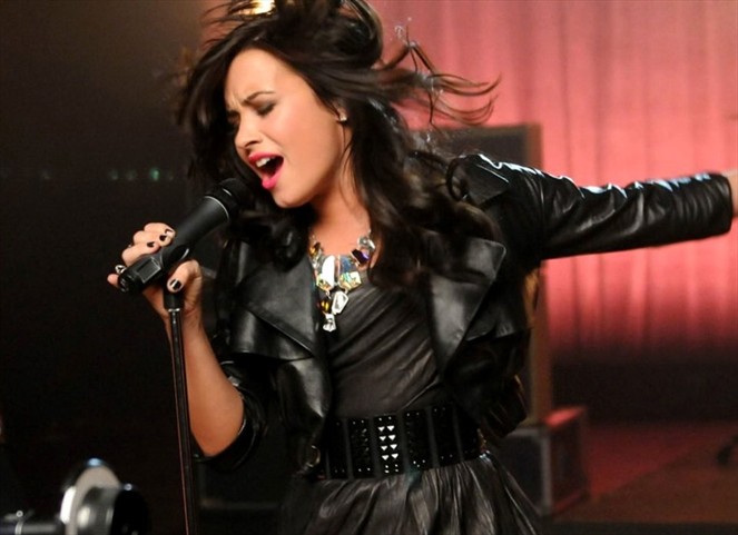 Noticia Radio Panamá | Familiares de Demi Lovato le desea pronta recuperación