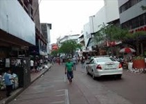 Noticia Radio Panamá | Comerciantes piden volver a la restaurada Peatonal de la Avenida Central