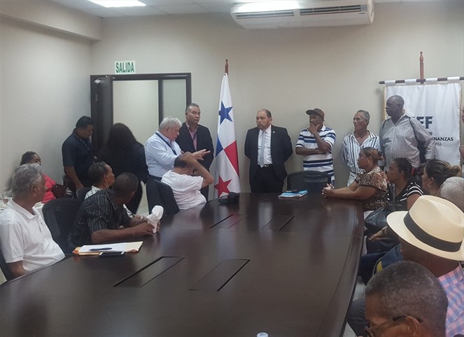 Noticia Radio Panamá | Extrabajadores canaleros exigen cancelación de 1.4 millones de dólares