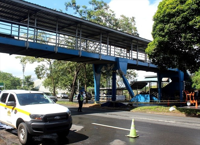 Noticia Radio Panamá | Inicia reparación y mantenimiento del puente peatonal de la CSS