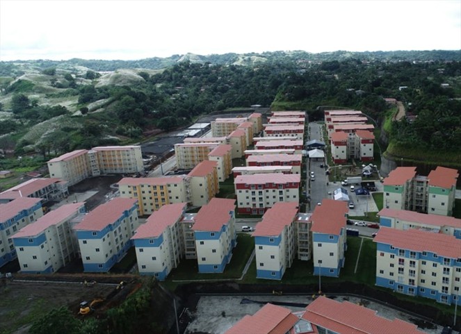 Noticia Radio Panamá | 970 familias colonenses reciben nuevos apartamentos.