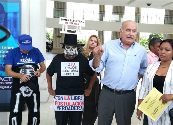 Noticia Radio Panamá | Bernal protesta ante Tribunal Electoral