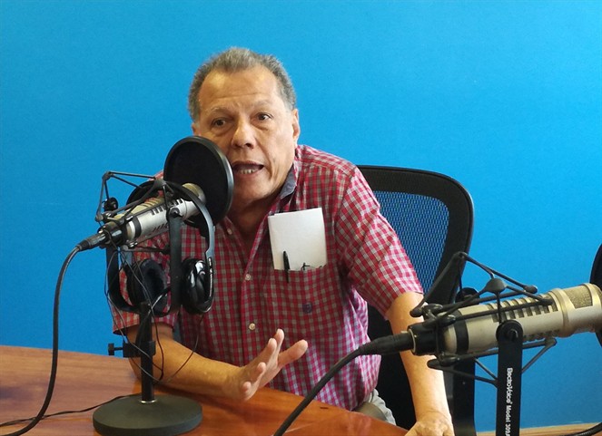 Noticia Radio Panamá | Olimpo Sáez en busca de las firmas para candidatura a diputado 8-8