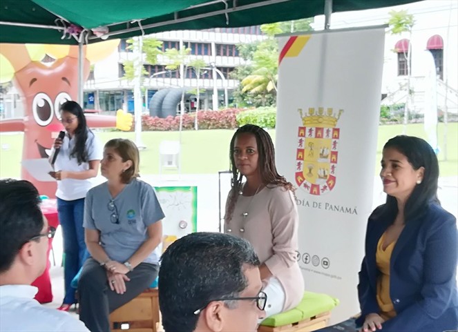 Noticia Radio Panamá | Alcaldía promueve acuerdo de reducción de plásticos desechables