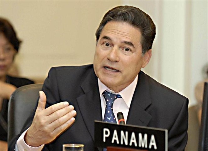Noticia Radio Panamá | Política internacional de Varela está siendo acertada; Aristides Royo