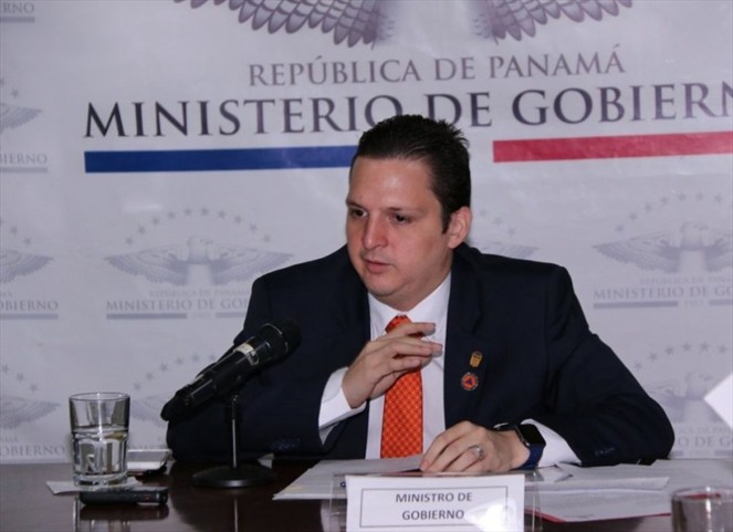 Noticia Radio Panamá | Ingresar celulares a las cárceles podría considerarse como un delito