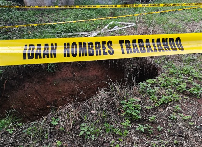 Noticia Radio Panamá | Rotura de tubería de aguas residuales afecta moradores cerca de El Matadero Municipal de La Chorrera