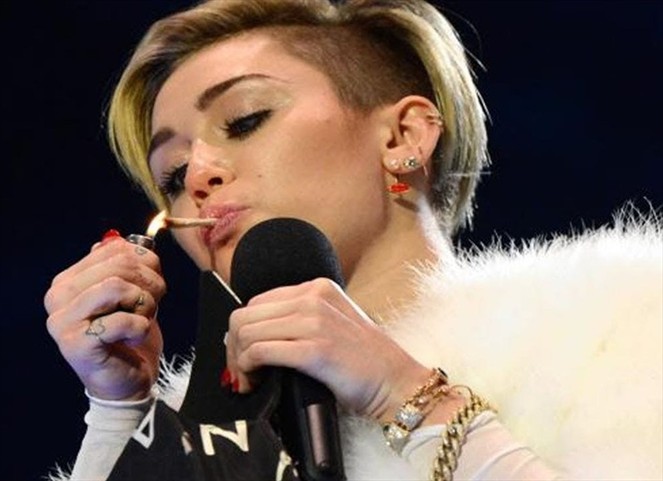 Noticia Radio Panamá | Miley Cyrus vuelve a consumir marihuana