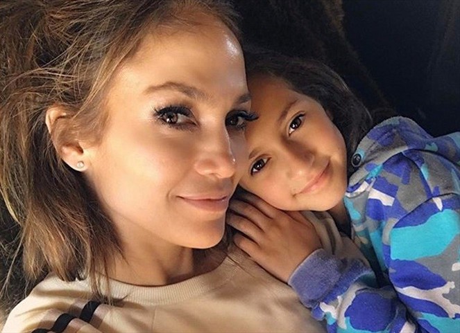 Noticia Radio Panamá | Hija de Jennifer Lopez debuta como actriz bajo la dirección de su madre