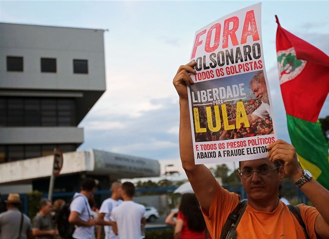Noticia Radio Panamá | Partidos de izquierda no asistirán a investidura de Bolsonaro