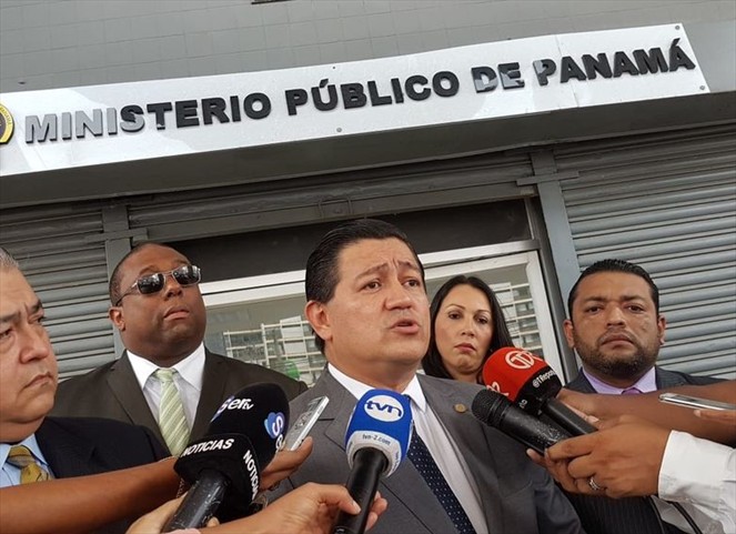 Noticia Radio Panamá | Abogados se oponen a ley de delito por evasión fiscal