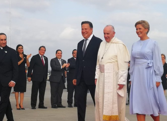 Noticia Radio Panamá | Llega a suelo panameño el Papa Francisco