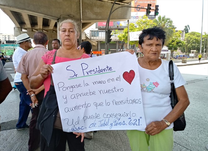 Noticia Radio Panamá | Jubilados reactivan protestas como medida de presión para aumento salarial