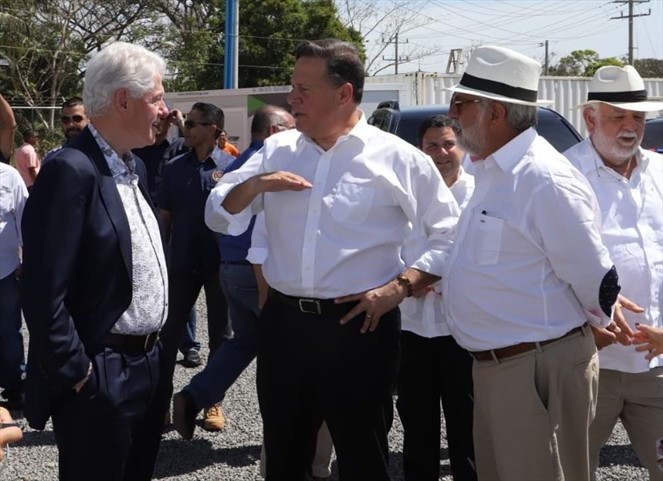 Noticia Radio Panamá | Presidente Varela inaugura «Parque Solar IKAKOS» en compañía del expresidente de EE.UU Bill Clinton