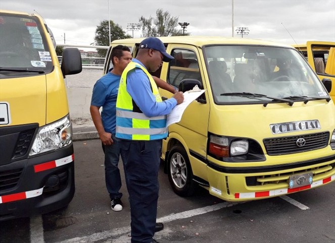 Noticia Radio Panamá | Autoridad de Tránsito inicia inspección vehicular a buses colegiales