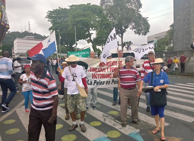 Noticia Radio Panamá | Grupo de Jubilados y Pensionados rechazan bono del Gobierno
