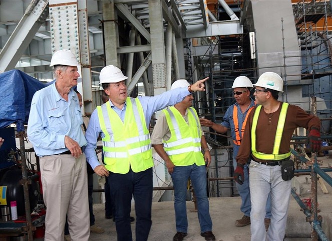 Noticia Radio Panamá | Varela encabeza primera molienda de cobre en proyecto minero
