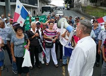 Noticia Radio Panamá | Jubilados y pensionados piden que salgan de sus casas para apoyar aumento salarial