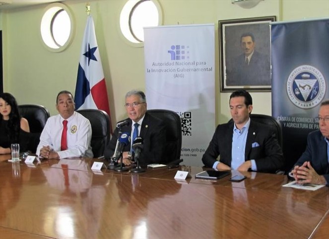 Noticia Radio Panamá | AIG y la Policía Nacional a través de la DIJ lanzan Récord Policivo en Línea