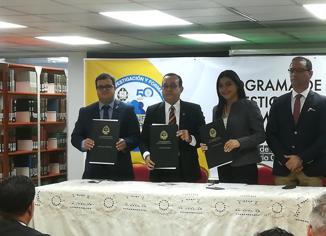 Noticia Radio Panamá | Mitradel y UP firman convenio marco de cooperación